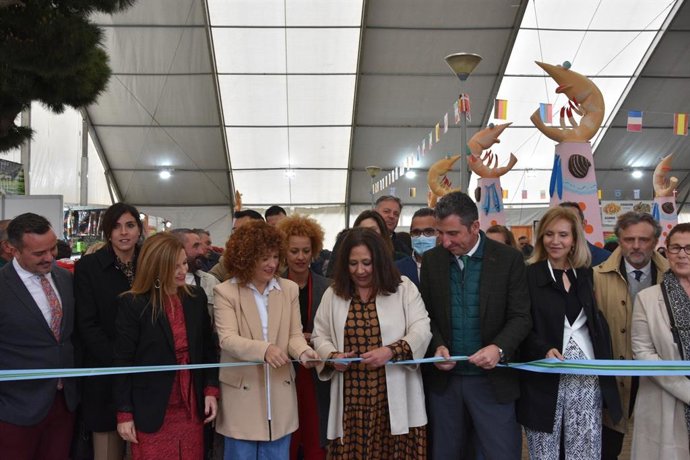 La localidad de Punta Umbría (Huelva) celebra desde este viernes y  hasta este domingo la XXVI edición de la Feria Nacional de la Gamba, la Chirla y el Boquerón.