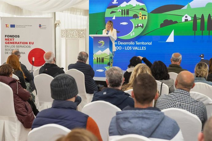 La consejera de Empleo y Políticas Sociales, Eugenia Gómez de Diego, presenta el programa de Prevención del Aislamiento Social y de la Soledad no Deseada en Campoo-Los Valles