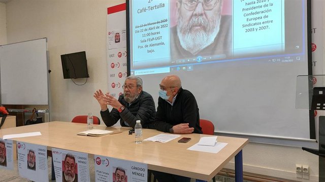 Cándido Méndez (I) durante su intervención en la jornada organizada por UGT en Zamora.