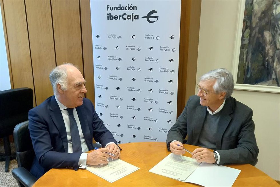 El director general de Fundación Ibercaja, José Luis Rodrigo. Y el director gerente de Fundación Santa María de Albarracín, Antonio Jiménez