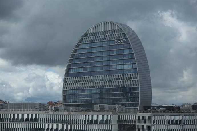 Archivo - Edificio de la sede de BBVA en Madrid, conocido como La Vela