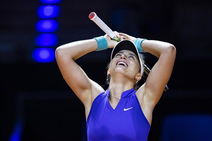 22 April 2022, Baden-Wuerttemberg, Stuttgart: Spanish tennis player Paula Badosa celebrates defeating Tunisia's Ons Jabeur in their women's singles quarter-final match at the Porsche Tennis Grand Prix 2022. Photo: Tom Weller/dpa
