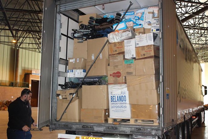 El Consejo Andaluz de Colegios de Médicos envía 15.000 kilos de ayuda humanitaria para Ucrania.