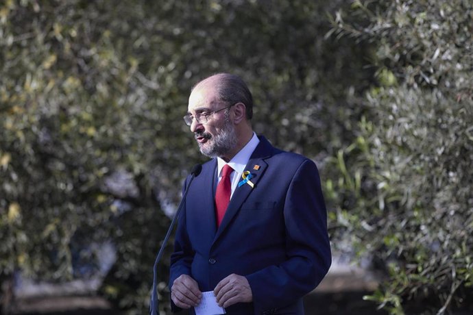 Archivo - El presidente del Gobierno de Aragón, Javier Lambán, ofrece una rueda de prensa tras la conferencia de Presidentes en el Museo Arqueológico Benahoarita, a 13 de marzo de 2022, en Los Llanos de Aridane, La Palma, Canarias (España). La reunión e