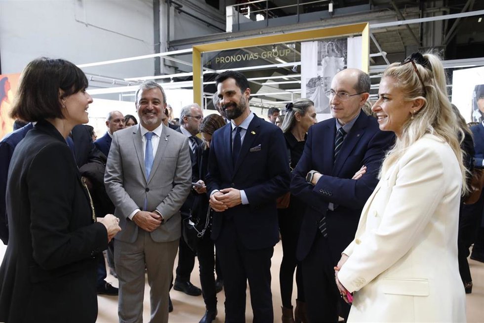 El conseller de Empresa y Trabajo de la Generalitat, Roger Torrent, durante su visita a la Barcelona Bridal Fashion Week.