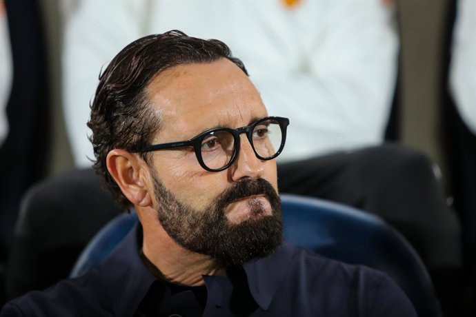 Jose Bordalas, head coach of Valencia, looks on during the Santander League match between Villareal CF and Valencia CF at the Ceramica Stadium on April 19, 2022, in Valencia, Spain.