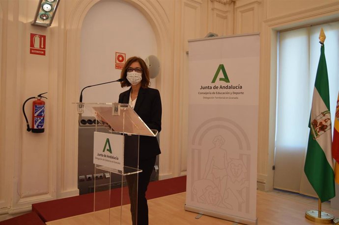 Archivo - La delegada de Educación y Deporte de la Junta en Granada, Ana Berrocal, en imagen de archivo