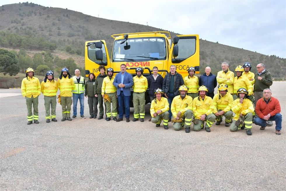 Presentación del nuevo vehículo autobomba al Centro de Defensa Forestal de Sierra Nevada