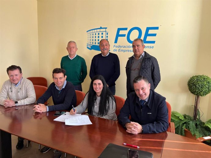 Los sindicatos FeSMC-UGT, CCOO y la FOE, han firmado el convenio colectivo para las industrias de transportes por carretera, mercancías y viajeros de la provincia de Huelva.