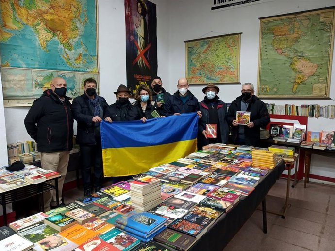 Archivo - TraperíadeKlaus entregará al Banco de Alimentos 525  de la exposición benéfica en favor de la ayuda a ucranianos