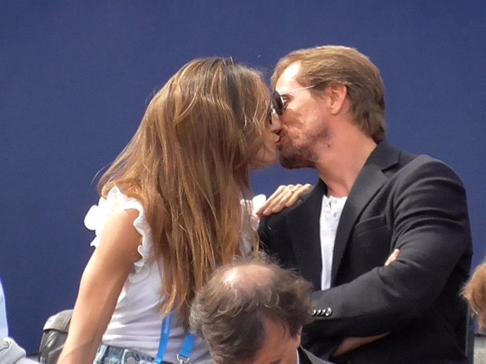 Sete Gibernau y Cristina Camacho... ¡Se comen a besos apasionadamente!