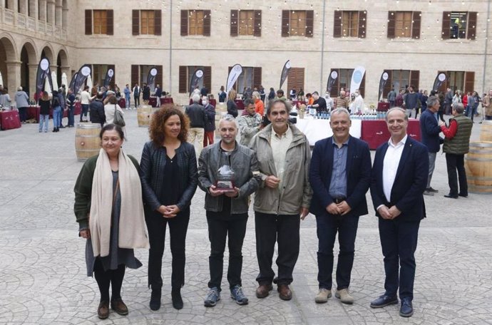 La presidenta del Consell de Mallorca, Catalina Cladera, durante la Noche del Vino de las Pequeñas Bodegas de Mallorca.