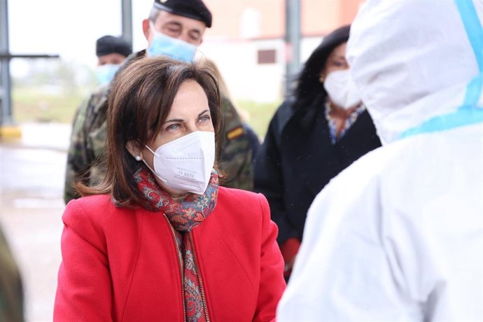 La ministra de Defensa, Margarita Robles, durante la visita a la Brigada 'Guzmán el Bueno' X. En la Base de Cerro Muriano a 22 de abril del 2022 en Córdoba (Andalucía, España)