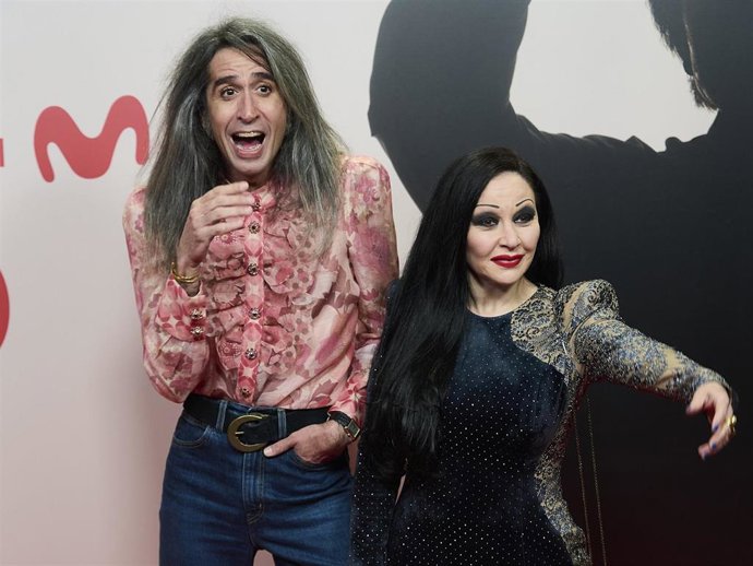 MARIO VAQUERIZO Y ALASKA