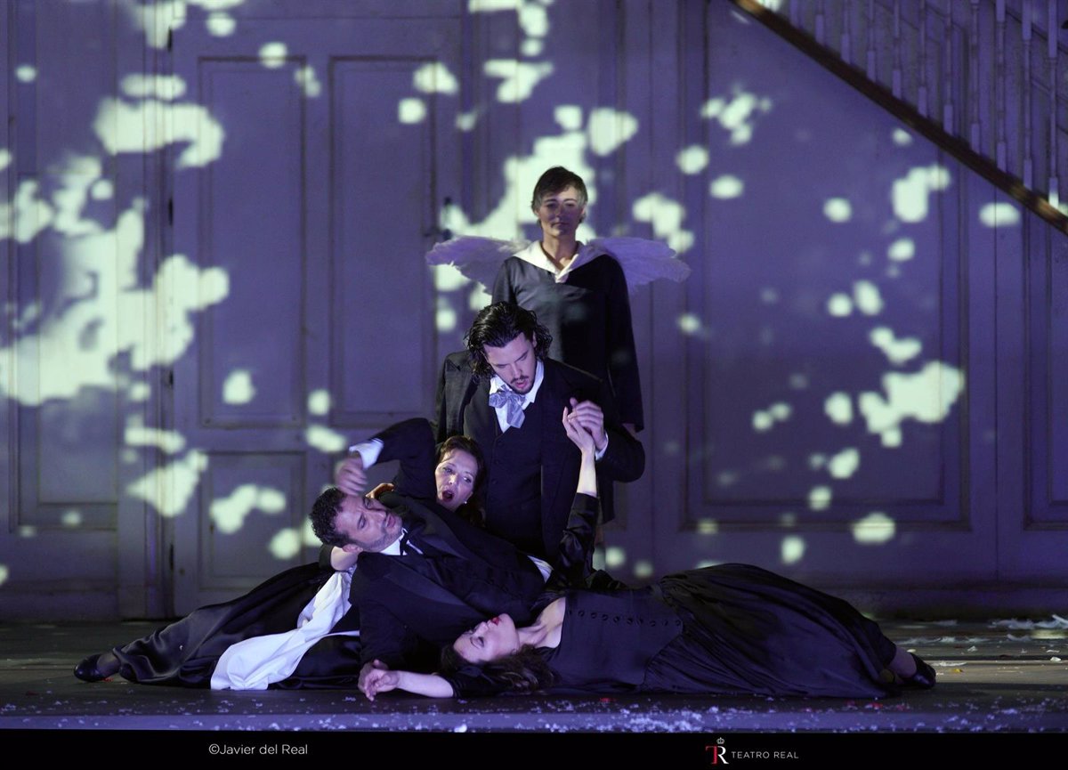 Dempsey Plano equilibrar El público ríe y sonríe a rostro descubierto en el estreno de 'Las bodas de  Fígaro' de Mozart en el Teatro Real