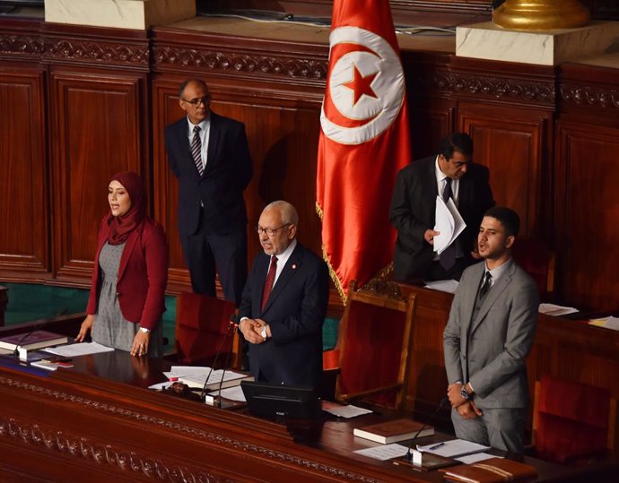 Archivo - 13 November 2019, Tunisia, Tunis: Leader of Nahda Movement, Rachid al-Ghannouchi (C) takes part in the first parliamentary session of the newly elected Tunisian Parliament. Photo: Jdidi Wassim/SOPA Images via ZUMA Wire/dpa