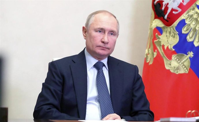 El presidente Vladimir Putin preside una reunión sobre temas económicos por videoconferencia en la residencia de Novo-Ogaryovo