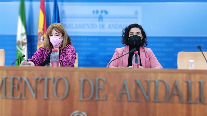Archivo - La secretaria general del Grupo Parlamentario Socialista, Soledad Pérez, y la diputada Noelia Ruiz, en la rueda de prensa de presentación de las conclusiones sobre la comisión Faffe (Foto de archivo).