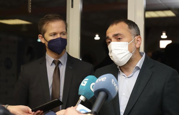 El conselleiro de Sanidade, Julio García Comesaña, en declaraciones a los medios