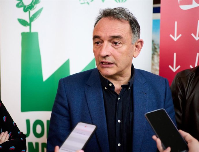 El secretario de Estado para la Agenda 2030, Enrique Santiago, en Torrelavega