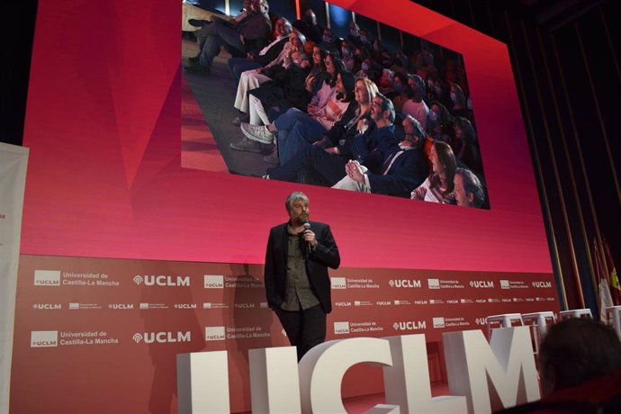 El ingenio de Raúl Cimas brilla en el evento 'UCLM Abierta', que ha mostrado la universidad a la sociedad