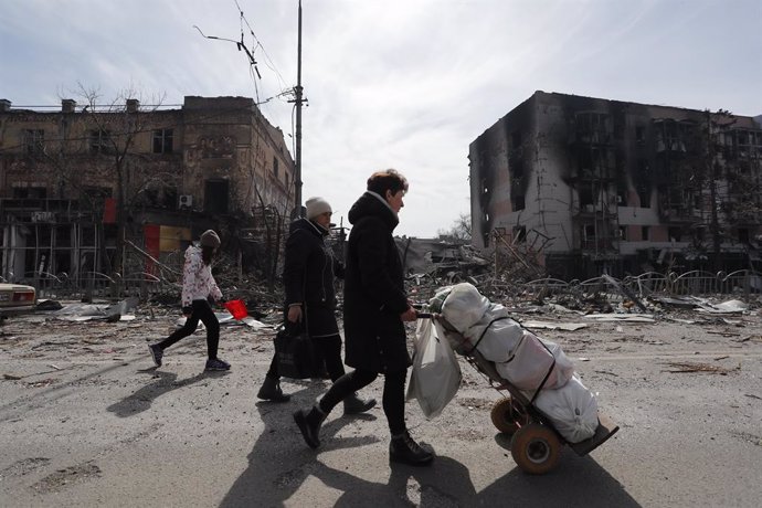 MARIUPOL, April 11, 2022  -- Residents walk near damaged buildings in Mariupol, April 10, 2022.,Image: 682001961, License: Rights-managed, Restrictions: , Model Release: no, Credit line: V Ictor / Xinhua News / ContactoPhoto Editorial licence valid only