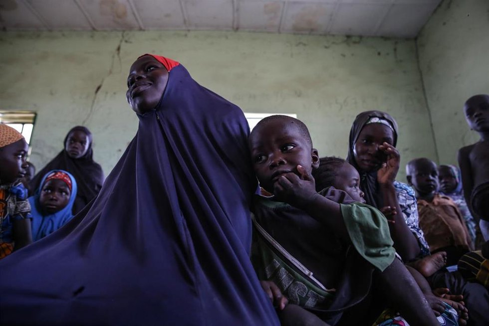 Mujeres y niños en el noreste de Nigeria