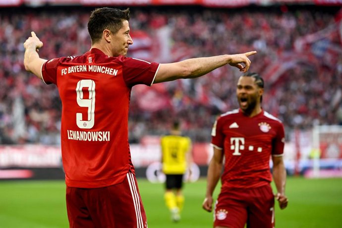 23 April 2022, Bavaria, Munich: Munich's Robert Lewandowski celebrates scoring his side's second goal during the German Bundesliga soccer match between Bayern Munich and Borussia Dortmund at Allianz Arena. Photo: Sven Hoppe/dpa - IMPORTANT NOTICE: DFL a