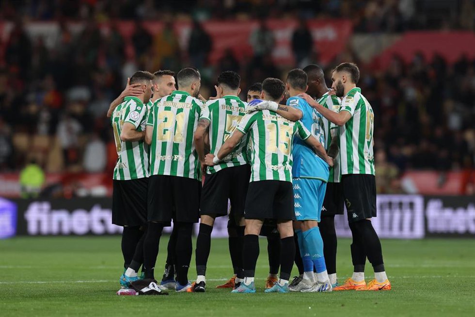 Los jugadores del Betis durante el partido de la final de la Copa del Rey