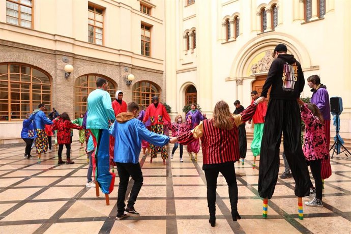 Más de 4.000 personas disfrutan de la festividad de San Jorge en el Edificio Pignatelli.