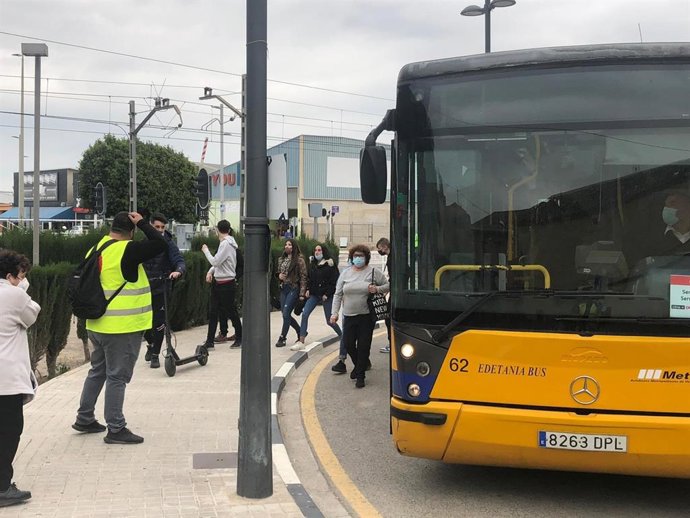 Autobús para cubrir el servicio de Metrovalencia a causa de los trabajos de mejora de vía