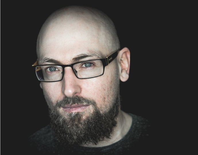 Raúl Serrano, director del documental 'Así crecen los enanos'.