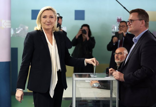 Marine Le Pen vota en la segunda vuelta de las elecciones francesas