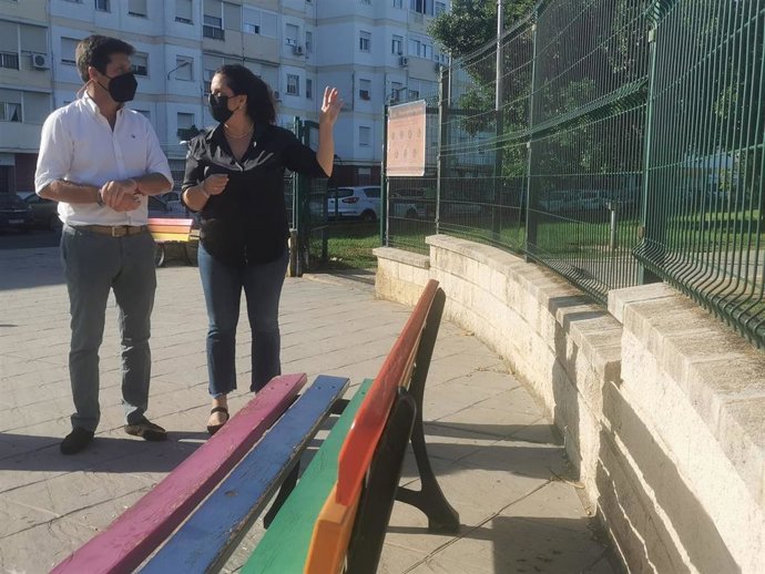 La viceportavoz de Ciudadanos (Cs) en el Ayuntamiento de Huelva, Noelia Álvarez, en el Parque Antonio Machado