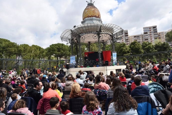Zaragoza sigue con su apuesta por los parques como espacios de animación y cultura con el Quiosco de la Música.