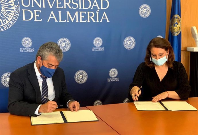 Firma del protocolo Junta-UAL para la creación del banco de germoplasma de árboles y arboledas en Almería