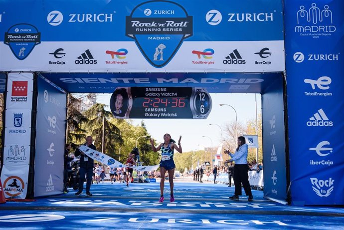 La etíope Sinaresh Yirga bate el récord femenino de maratón del Zurich Rock'n'Roll Running Series Madrid
