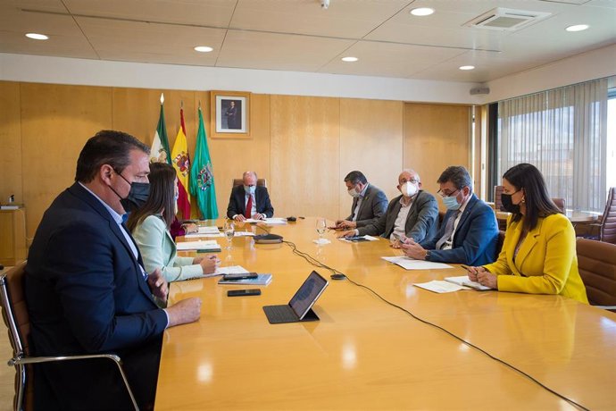 FAMP y Correos aúnan sinergias en la lucha contra la exclusión financiera en los pequeños municipios de Andalucía.