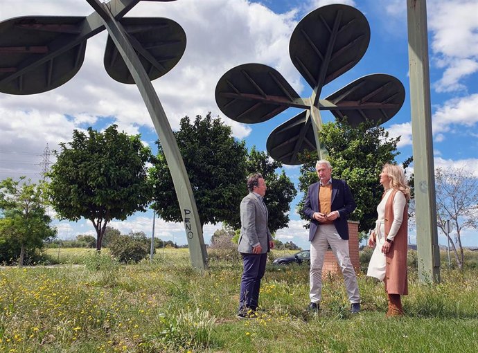 Cs exige al Ayuntamiento "la recuperación y puesta en funcionamiento" de los tréboles solares de la ciudad