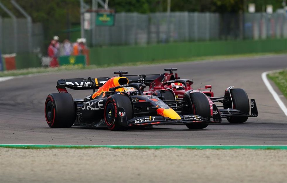 Max Verstappen y Charles Leclerc en Imola