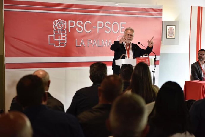 El secretario general del PSOE de Canarias, Ángel Víctor Torres