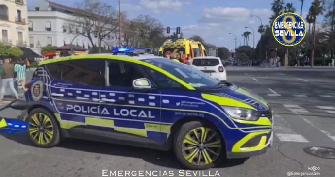 Un siniestro vial en Sevilla entre dos turismos provoca tres heridos leves