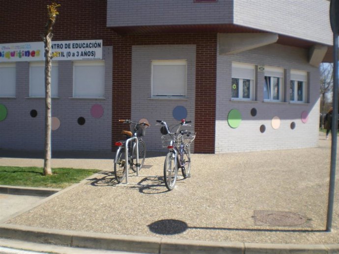 Uno de los cinco nuevos aparcabicis