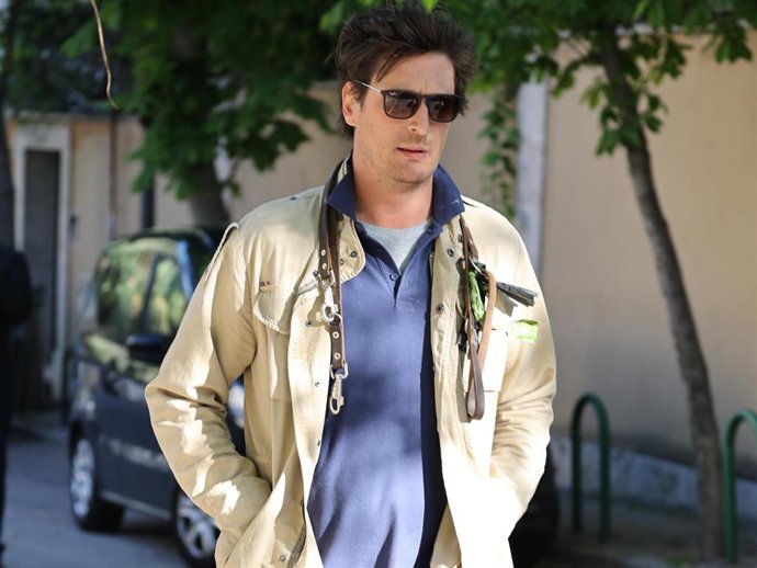 Luis Medina ha paseado a su perro antes de poner rumbo a los Juzgados de Plaza de Castilla