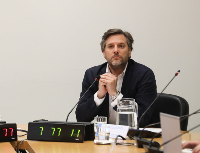 El asesor de la concejala presidenta de los distritos de Usera y Moncloa-Aravaca, Francisco Javier Muñoz, en la sexta sesión de la comisión de investigación p