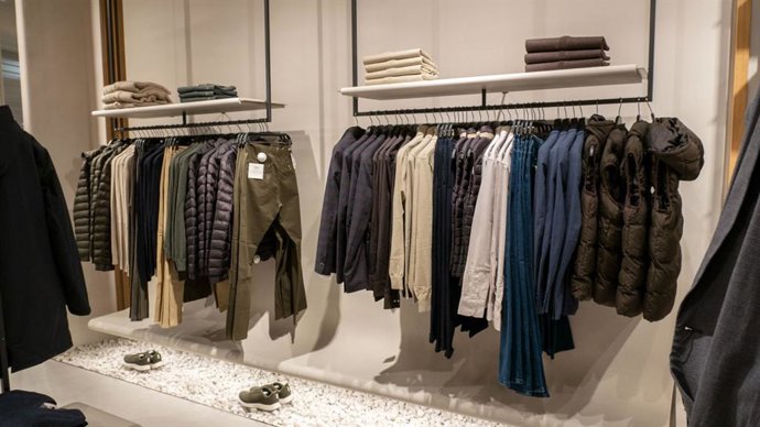 Los nuevos establecimientos, con una superficie media de 170 metros cuadrados se caracterizan por la fuerte apuesta por los espacios diáfanos, las formas suaves y un interesante uso de materiales nobles, como la madera o la piedra natural.