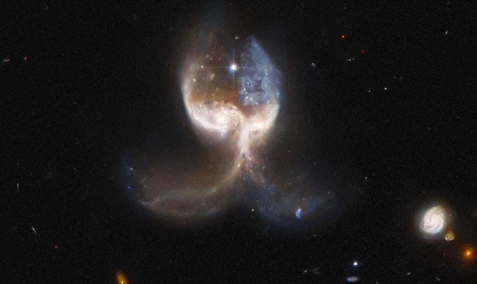 Sistema de galaxias en fusión Ala del Ángel