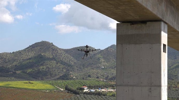 Un viaducto ferroviario en Álora (Málaga) acoge las primeras pruebas de validación de tecnología robótica aérea para inspección de infraestructuras