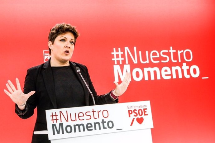 La portavoz del PSOE extremeño, Soraya Vega, en rueda de prensa