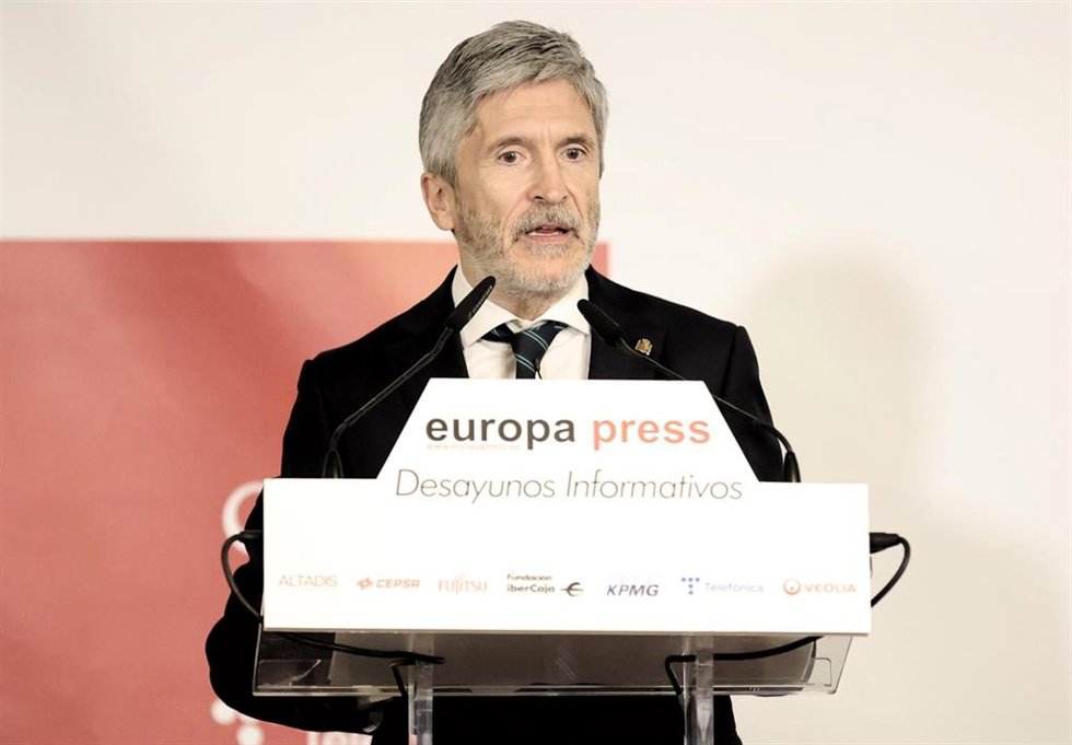 El ministro del Interior, Fernando Grande-Marlaska, interviene en un desayuno informativo de Europa Press, en el Hotel Rosewood Villa Magna, a 25 de abril de 2022, en Madrid (España).